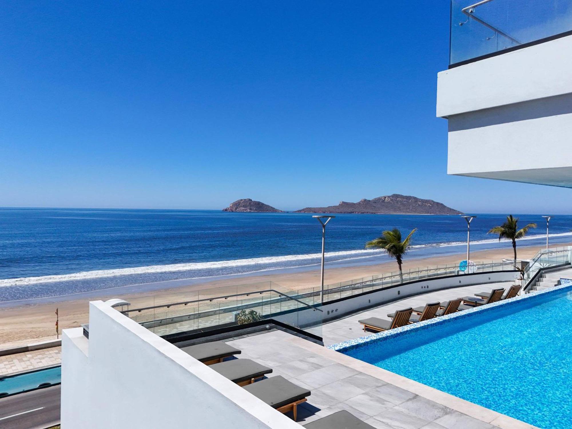 Apartamento In Malecon With Pool And View Of The Stadium - Altomare 1302 *