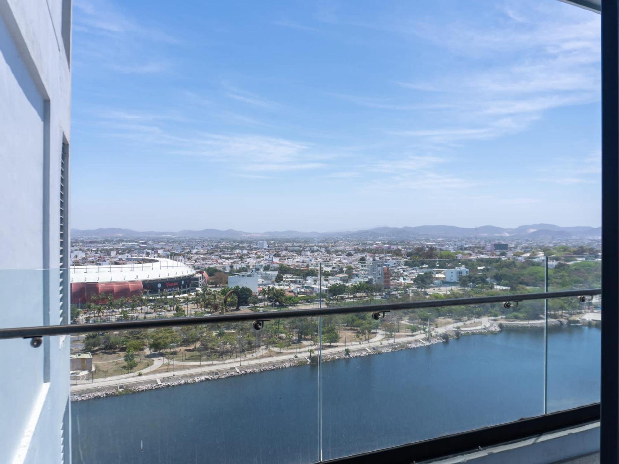 In Malecon With Pool And View Of The Stadium - Altomare 1302 *